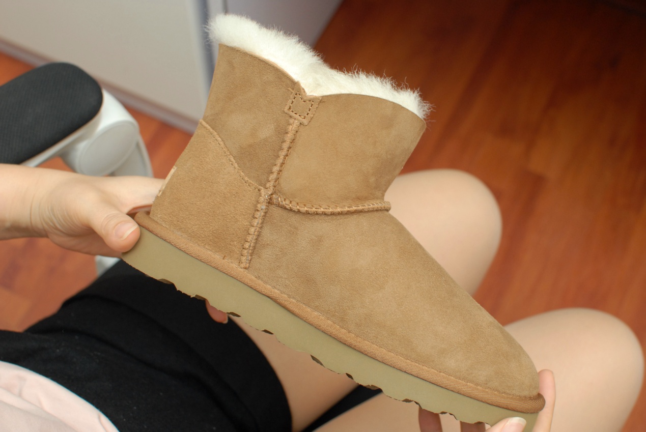 中筒经典款羊皮毛一体雪地靴,羊皮毛一体加厚厚底雪地靴女