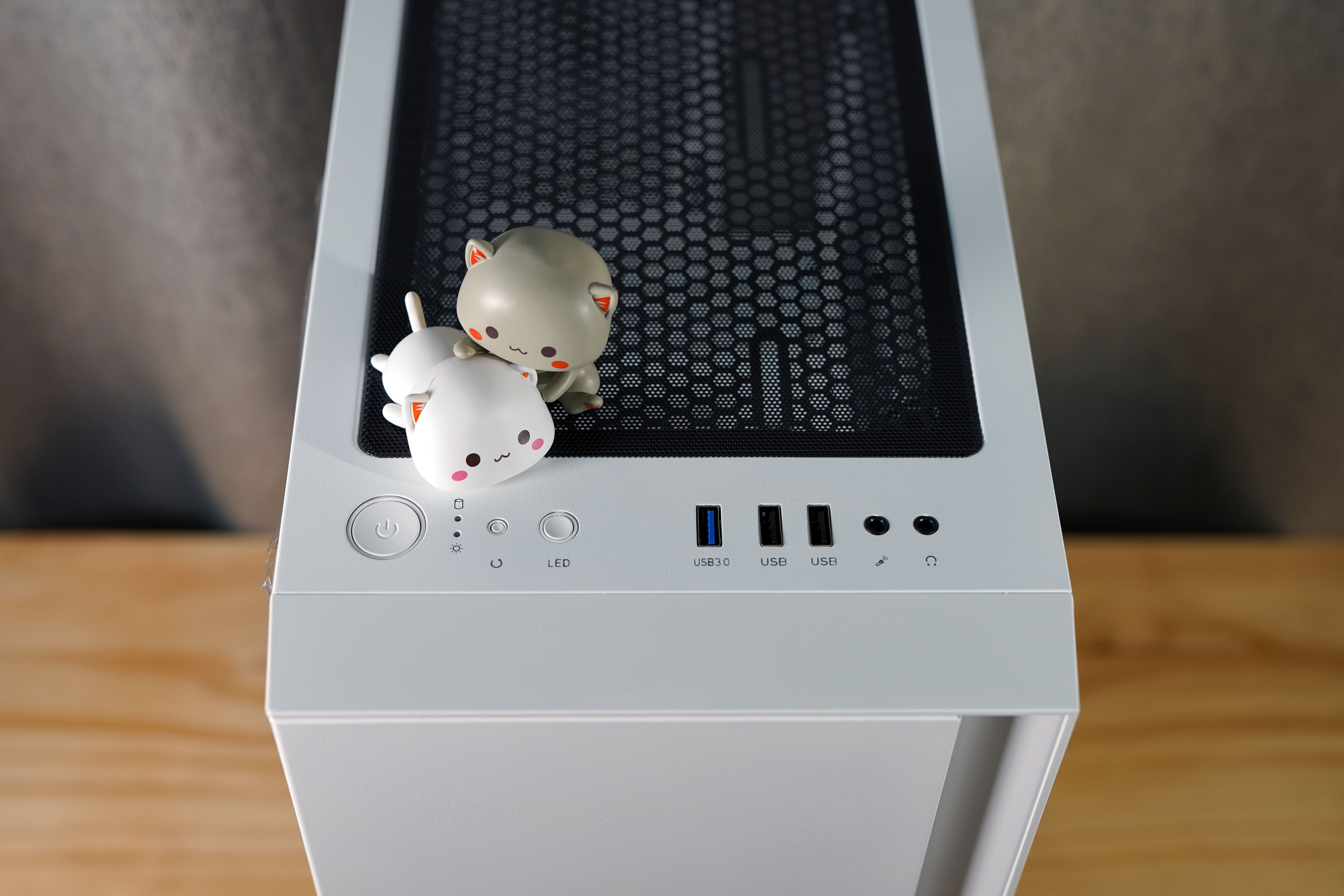 超频三白色光域机箱散热怎么样,超频3光愈2机箱测评