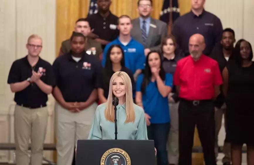 特朗普三个女儿合影照片,特朗普女儿100张罕见照片曝光