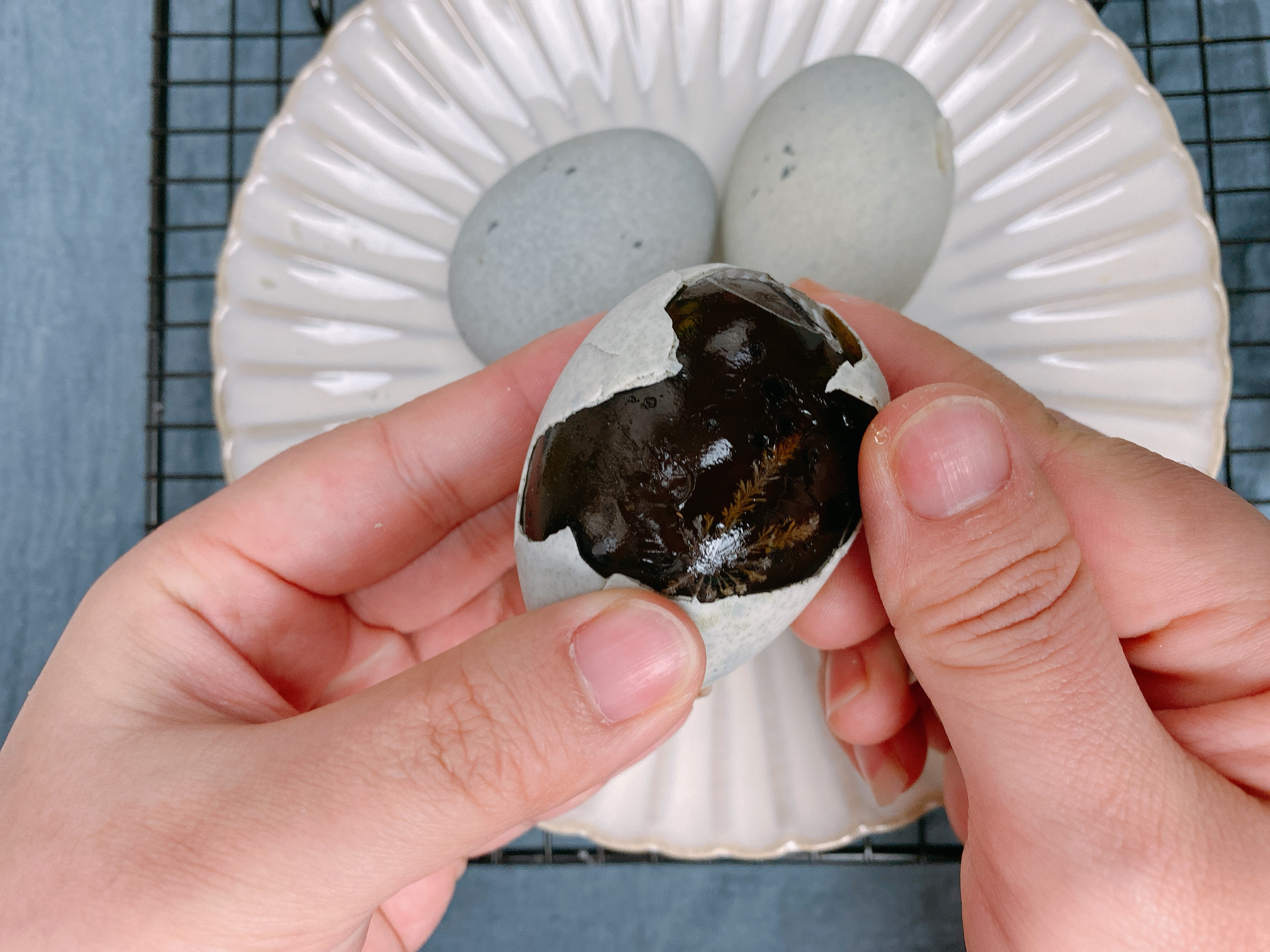 皮蛋凉拌过年菜,凉拌皮蛋调料家常菜