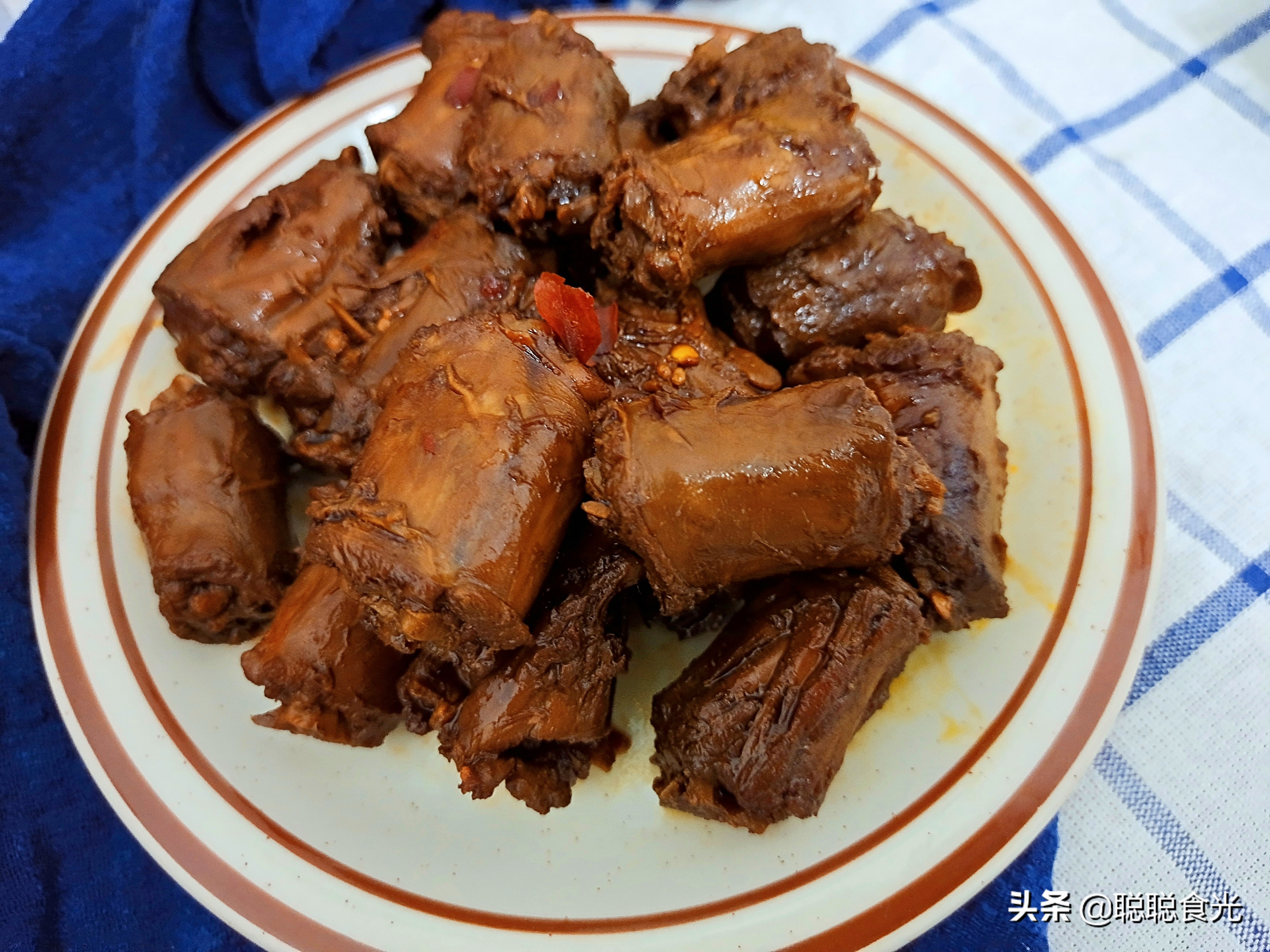 原味鸭脖怎么卤成麻辣的,教你制作麻辣鸭脖的方法