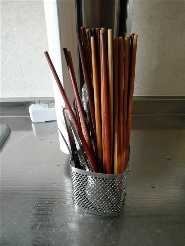 容易让人忽略的筷子发霉问题，不妨试试这款消毒机