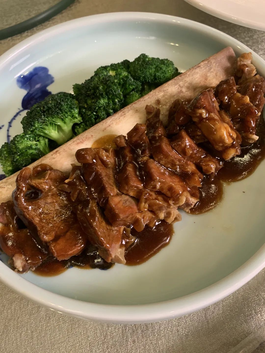 静安繁华市中心酒店人均¥125起！脆皮炸乳鸽、香酥鸭令人疯狂