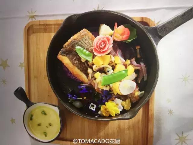 她在北京开了一家可以吃的花店，受众人追捧，还引来了李健