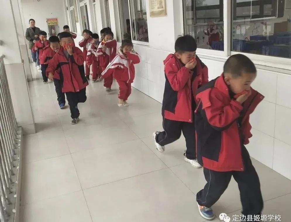 砥砺奋进谱华章不忘初心,砥砺初心奋勇前行谱新篇