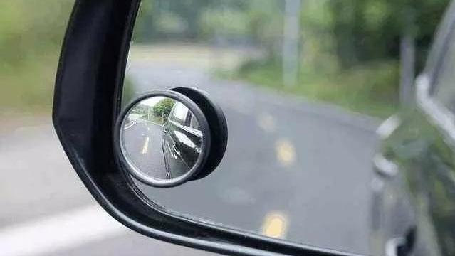 后视镜小圆镜有什么用,车后视镜小圆镜有什么作用