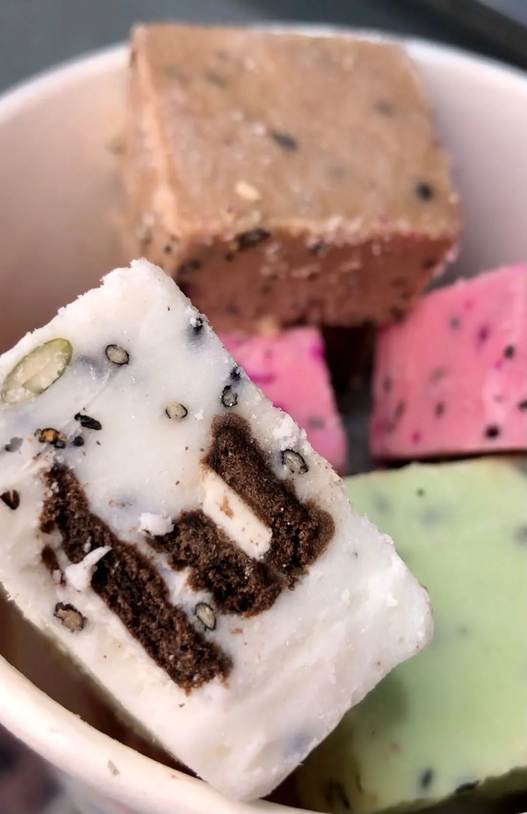 这家网红店的炒酸奶太好吃了,炒酸奶水果捞这家店挺正宗的