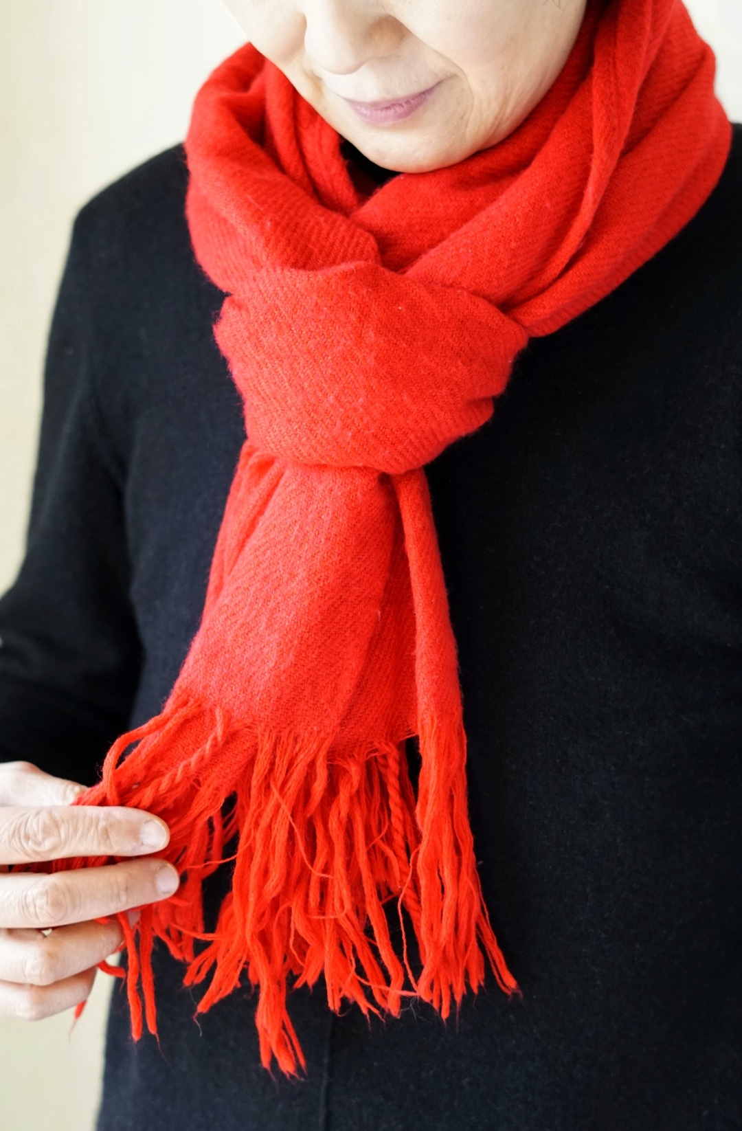 教你围巾系法显瘦搭配,韩式围巾的各种围法慢动作