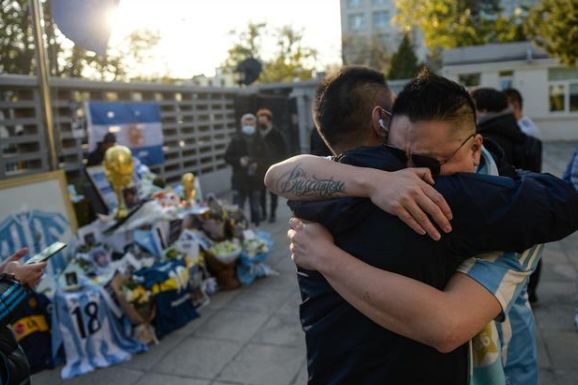 马拉多纳上帝之手拿冠军了吗,马拉多纳是梅西的什么人