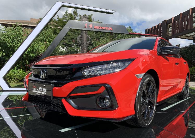 思域两厢版hatchback2018,思域两厢版哪个更值得入手