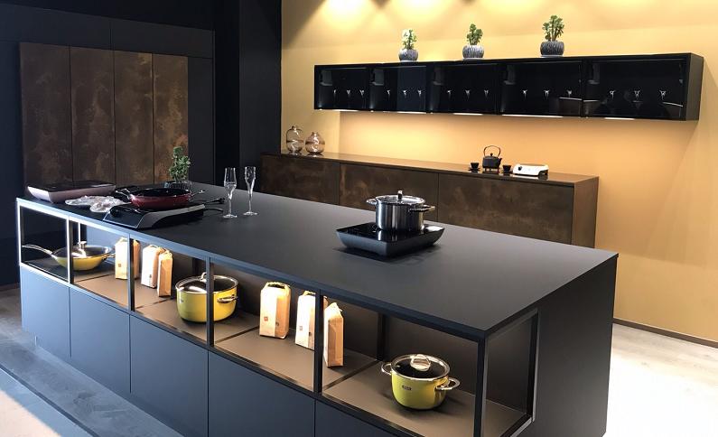 用绿色能源与肖特赛兰的神奇玻璃，德国米技打造的快乐厨房