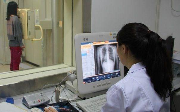 胸片肺纹理增多增粗是肺炎吗,肺纹理增粗与正常胸片对比图