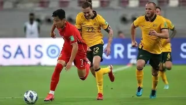 失控的中场，诡异的换人，国富的无奈，国足光速远离2022