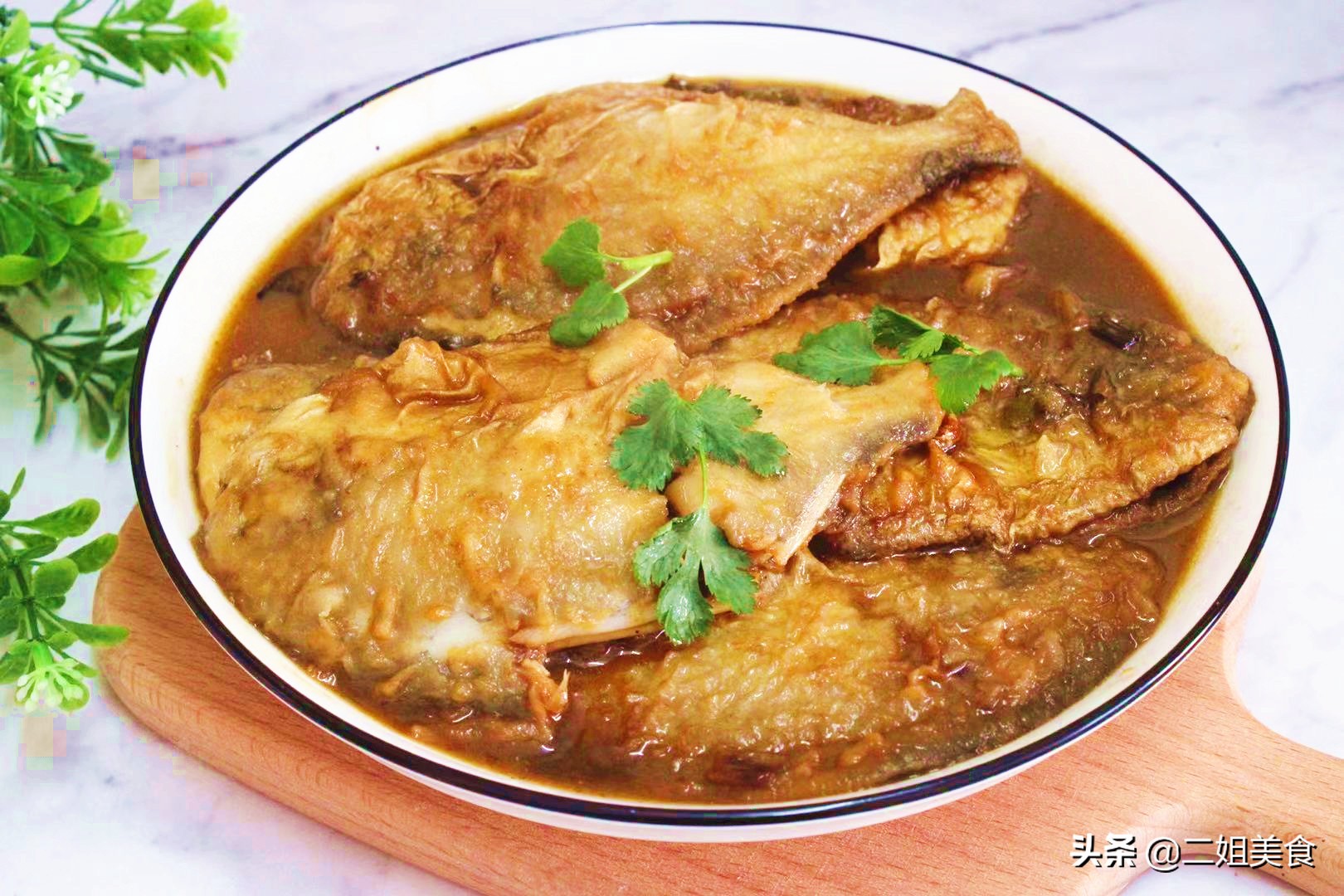 炖鱼喜欢什么料酒好吃又香,炖鱼什么时候放料酒最合适