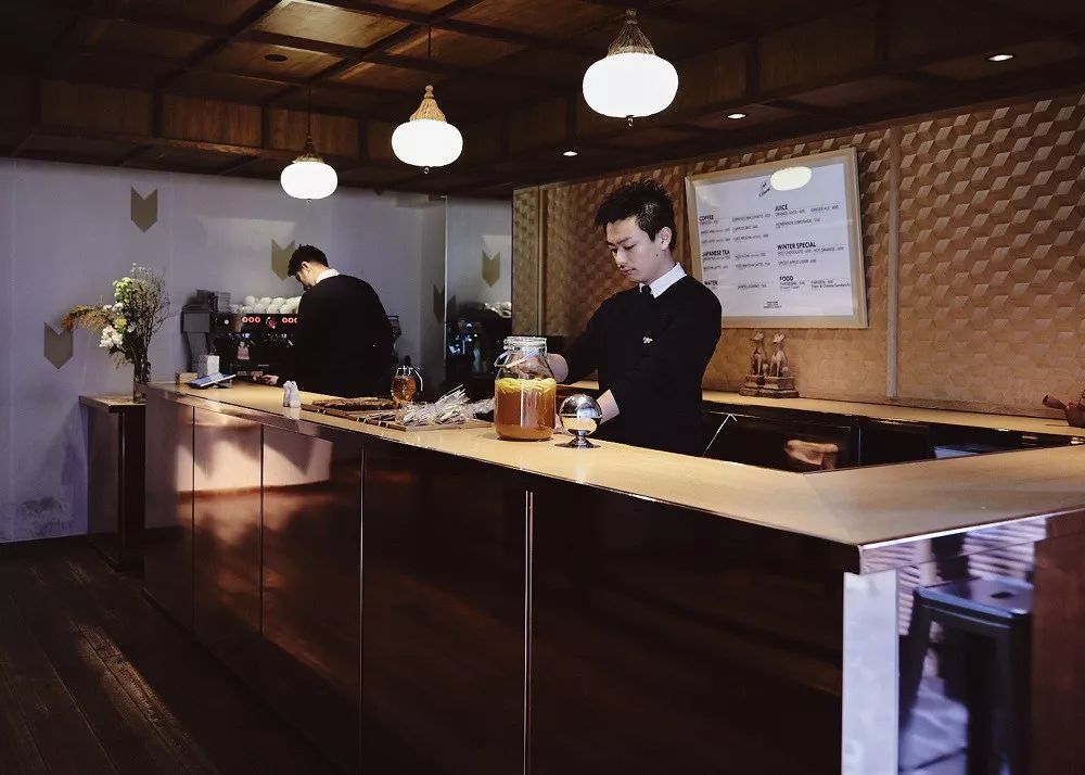 日本潮人穿解放鞋,日本潮人冬季穿搭