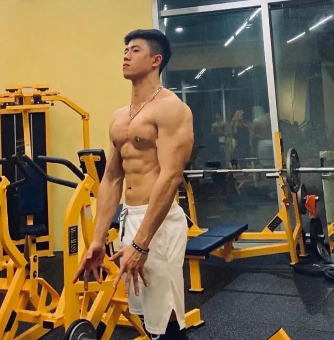 187cm游泳教练,186cm健身教练