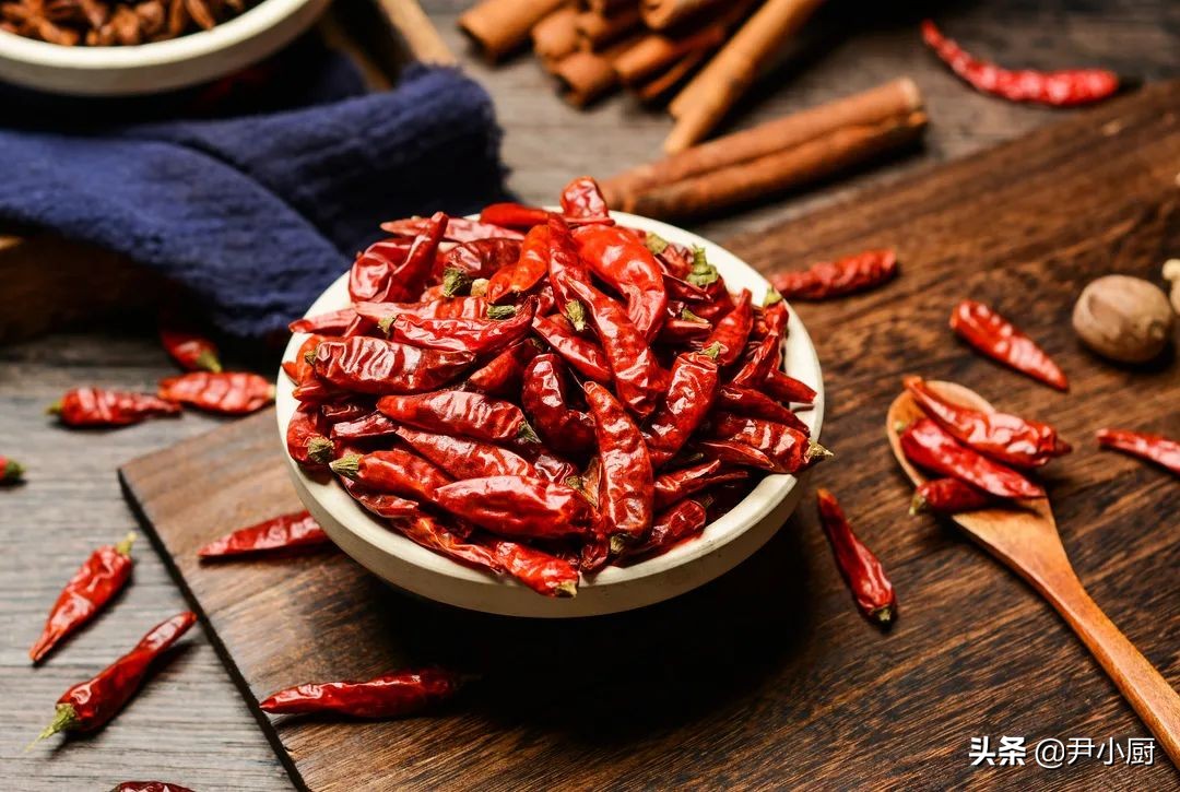 大厨做麻辣香锅视频全过程,师傅教炒麻辣香锅