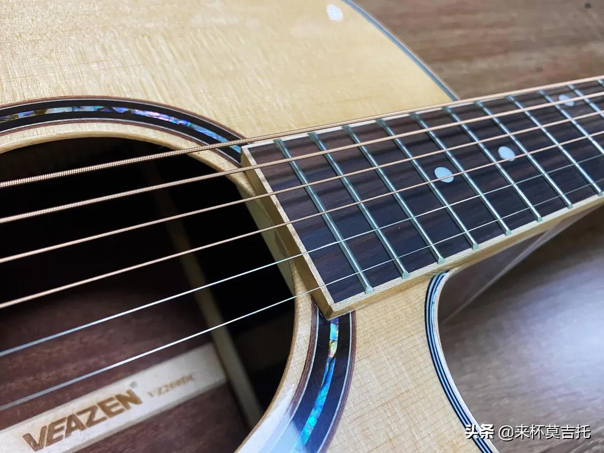 新手2000块左右吉他推荐,新手200元入门吉他推荐