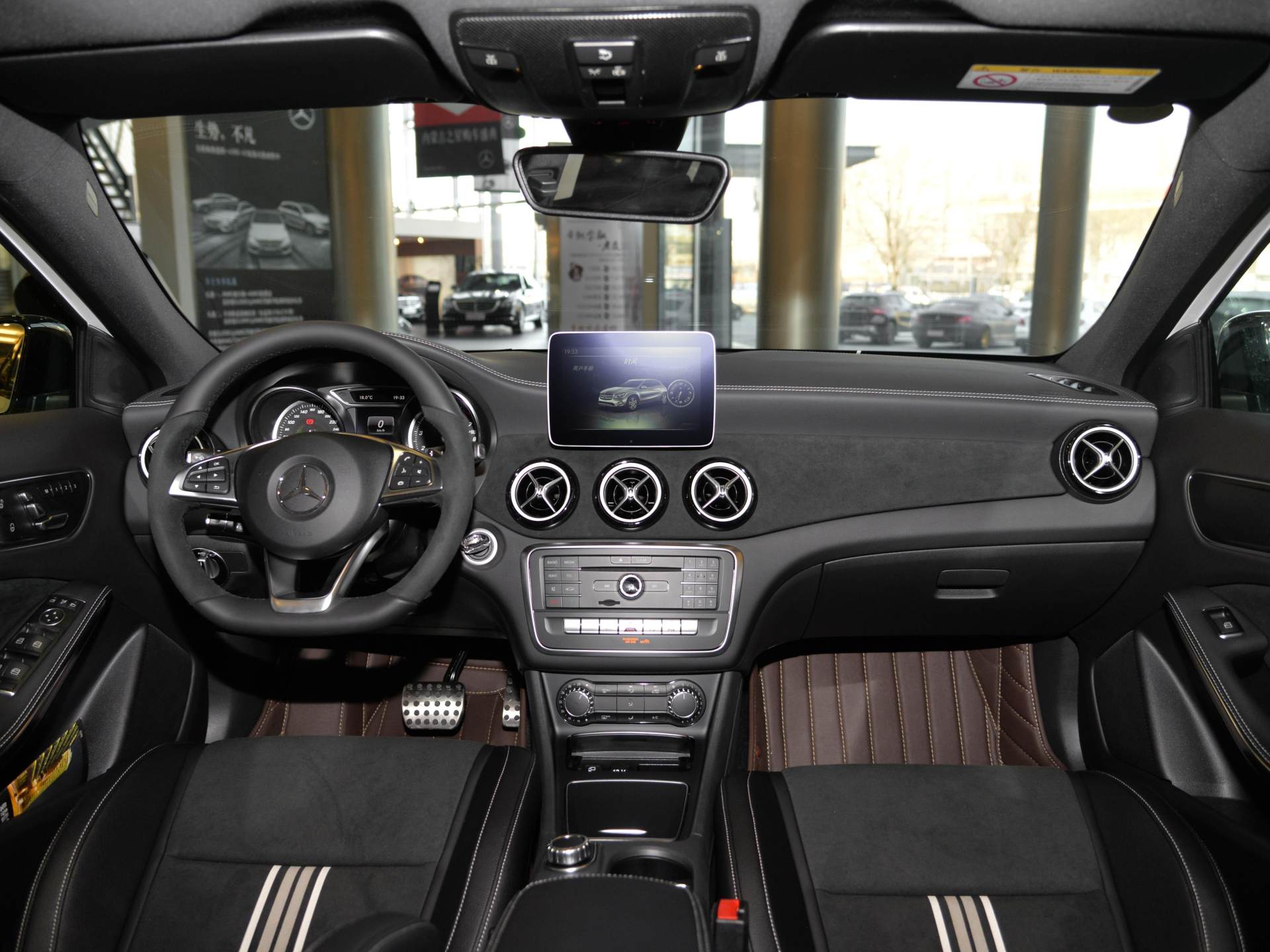 全新2020款奔驰gla值不值得购买,奔驰gla降价对其他的车型有冲击吗