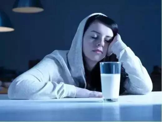 试管移植后一直腹痛怎么回事,试管移植后腹痛会持续多久