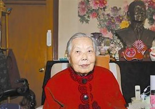 六星上将遗孀：将丈夫600余件遗物尽捐国家，资助小学12万元