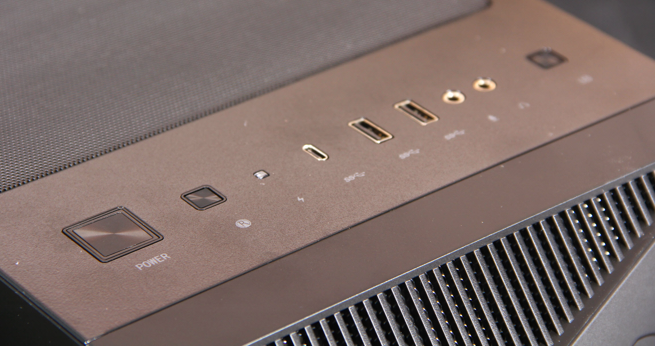 有一种含蓄叫锐龙，明明是个高手，偏偏装作很平庸