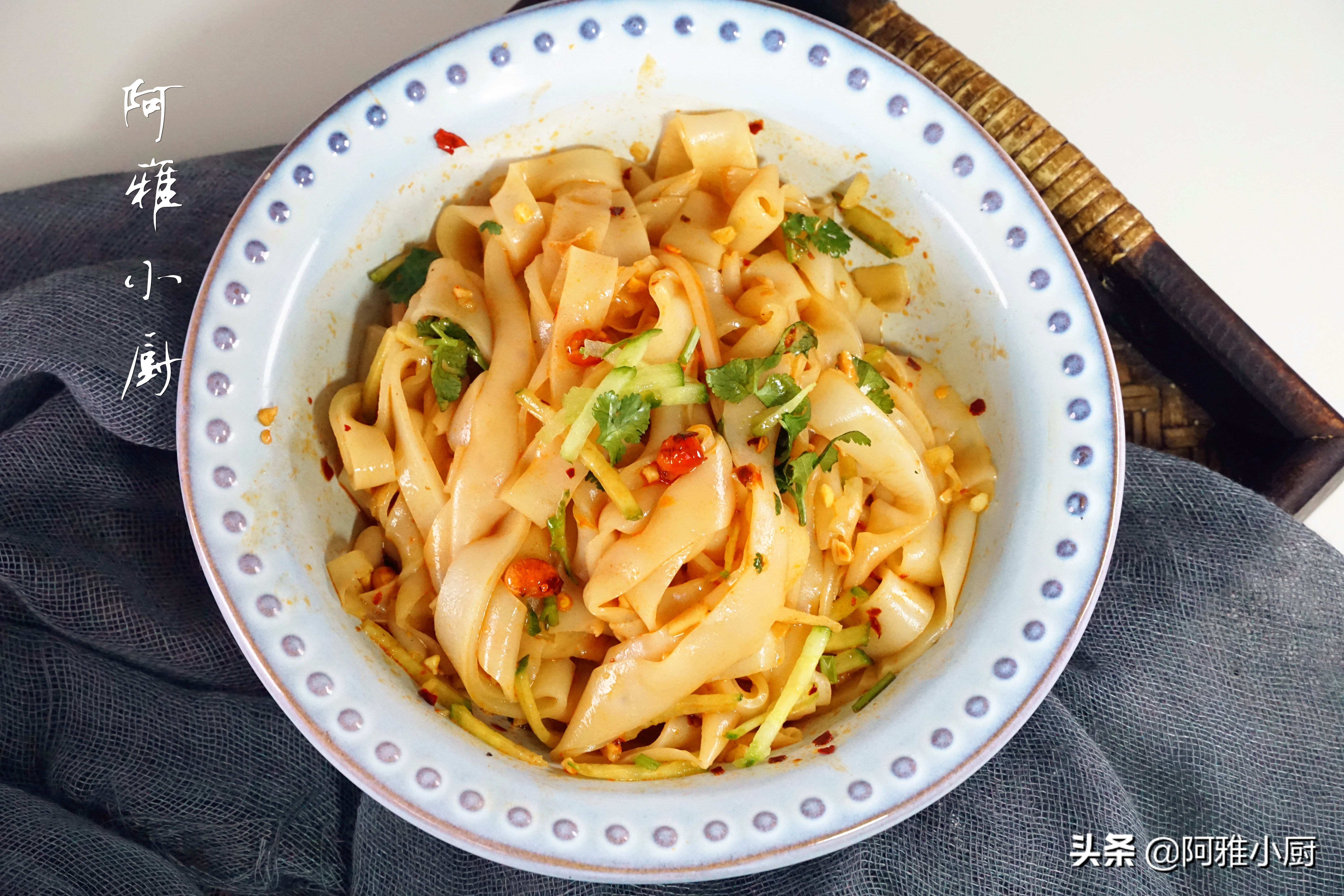 做凉皮的时候怎么让凉皮不开裂,家里做凉皮蒸的都是开裂的啥原因