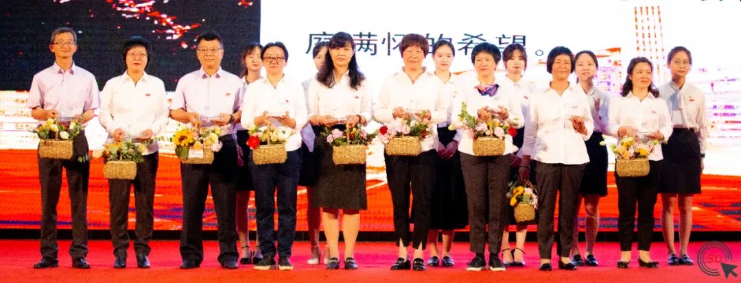 昆明行知中学教师节表彰大会,白塔中学隆重举行开学表彰大会