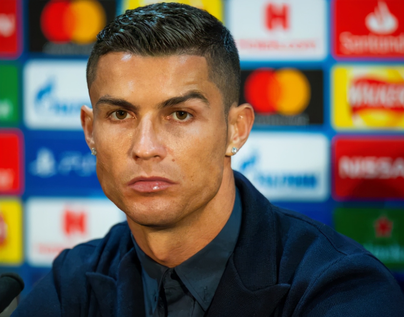 发型的改变是什么,37岁的c罗如何保持完美身材