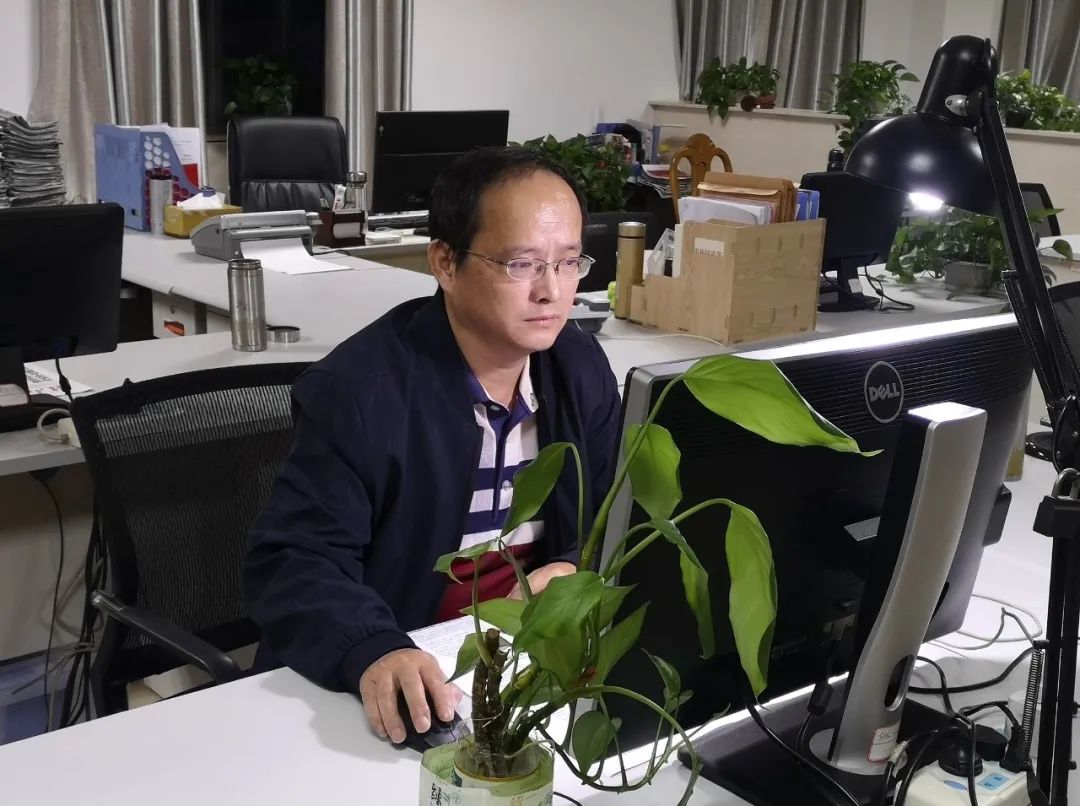 今天,我们把头条留给自己!