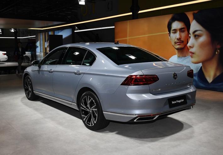 30天卖出23749台的大众迈腾,油耗5.8L,实力超凯美瑞