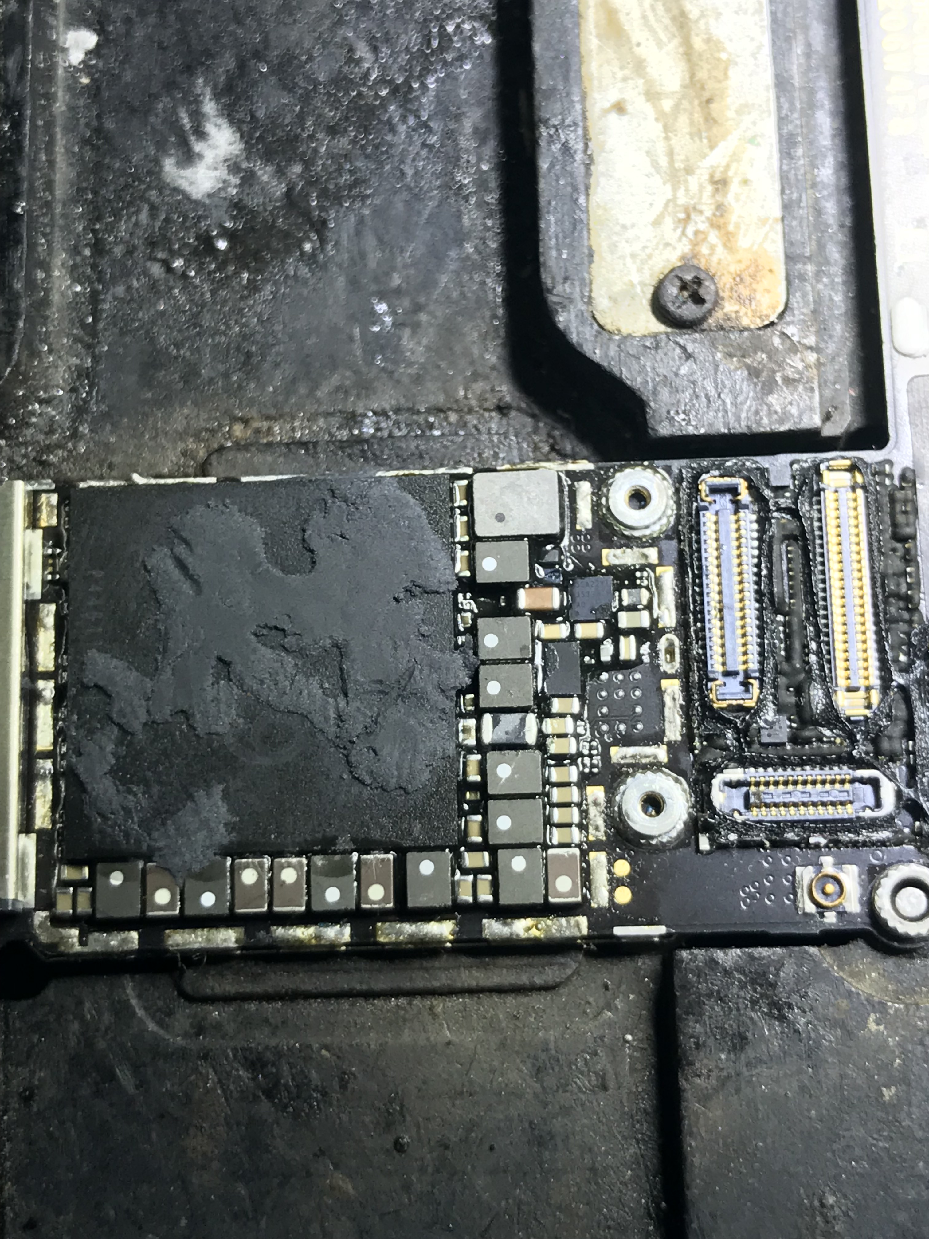 苹果6s不定时出现耳机模式怎么办,苹果6s屏幕不定时失灵怎么回事