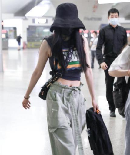 韩火火街拍瞬间,杨幂韩火火工作室穿搭