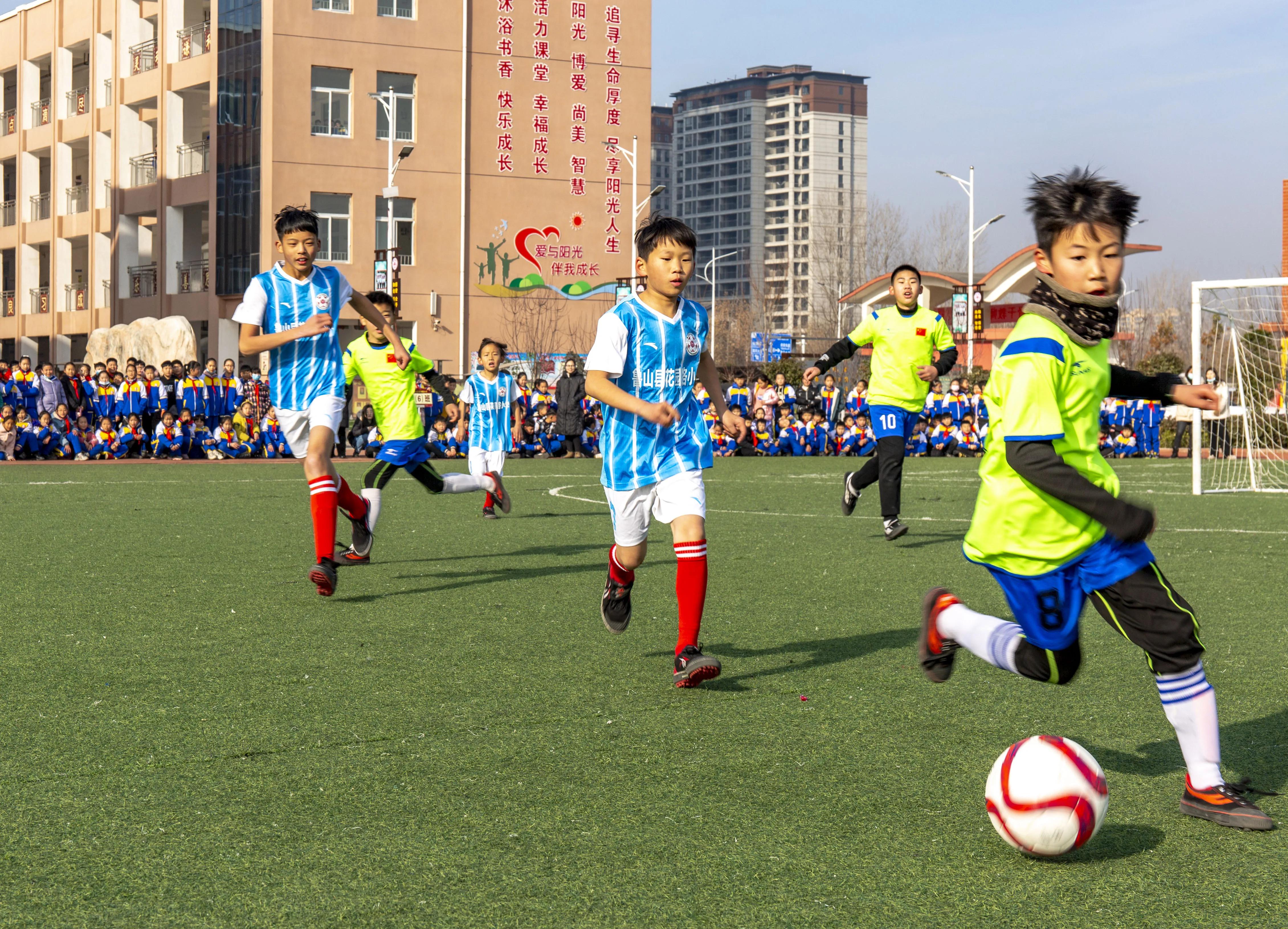 鲁山教育扶贫送教,足球送教下乡
