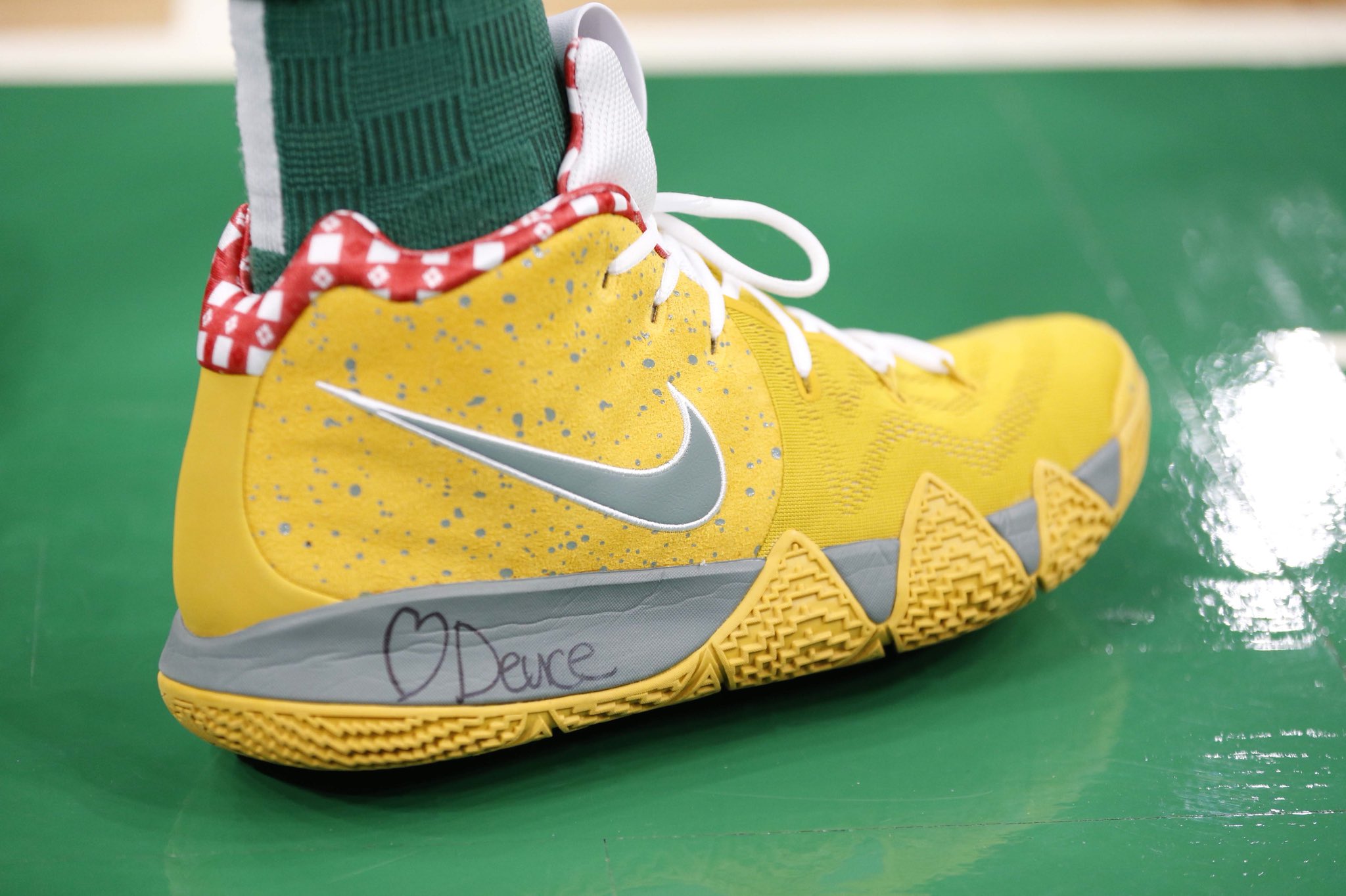 塔克上脚球鞋一览表,nba鞋王塔克赛场球鞋