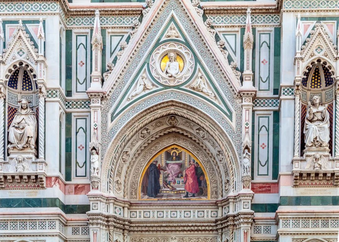 珍珠当牙签，红宝石镶圣经，还是Gucci和香奈儿的灵感缪斯