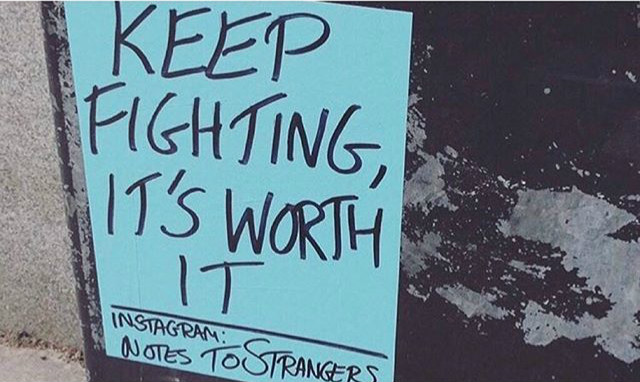 满城张贴小便条,他不仅治愈了社畜还走红网络