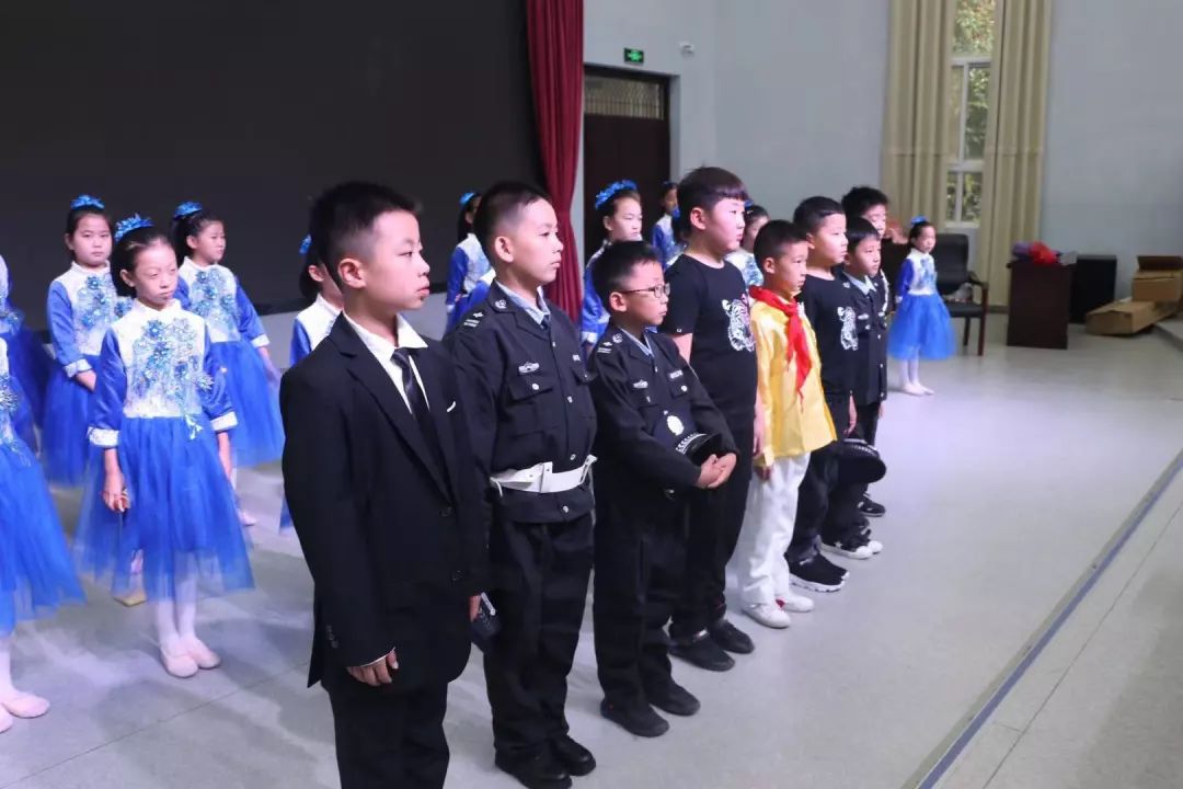 《纸风车》搬上大舞台法治副校长担新责——宿州埇桥区检察院创新开展法治进校园宣传工作