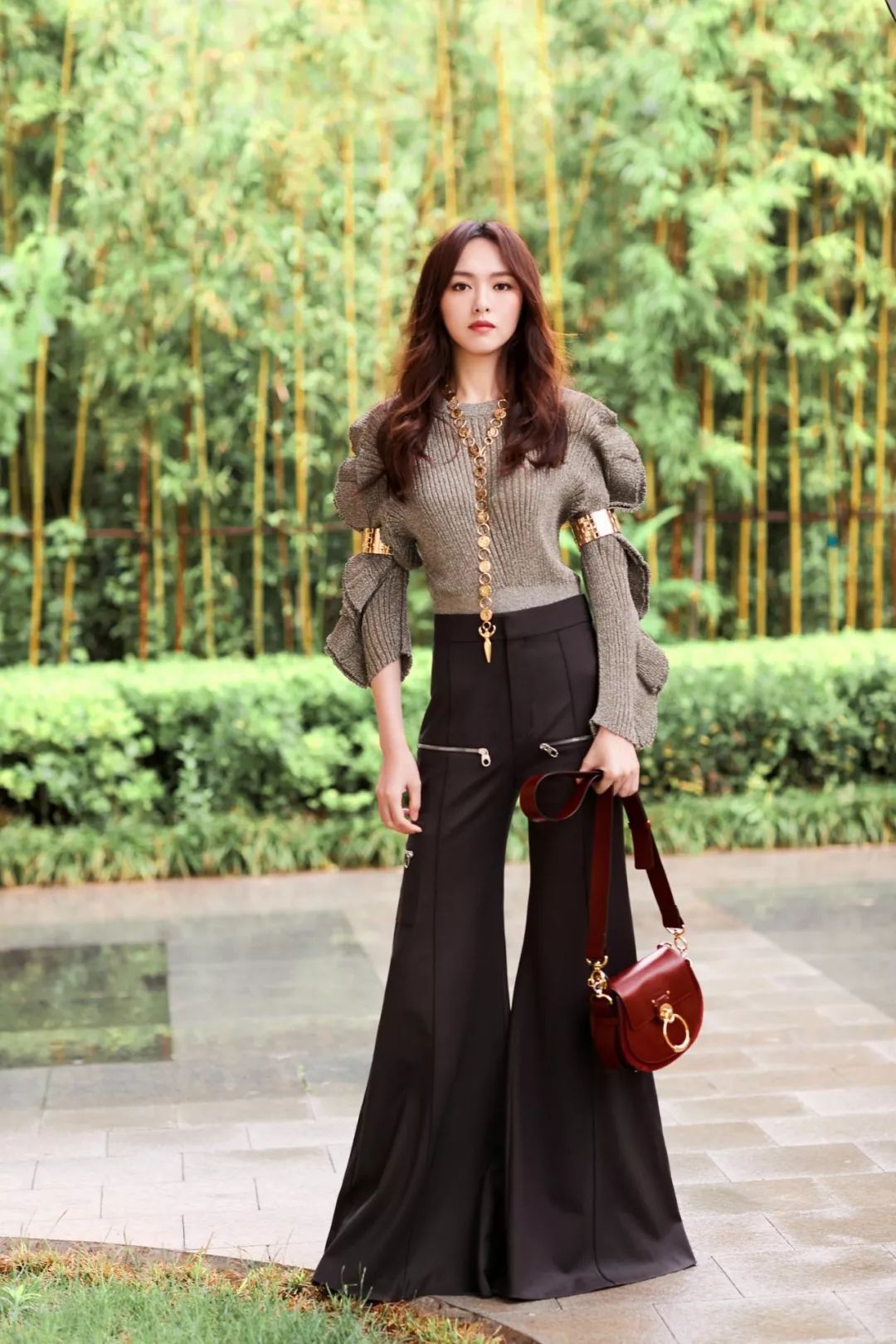 当代女生消费观名牌包,现代女士包