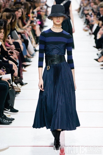 条纹衣柜,条纹设计穿出高级感