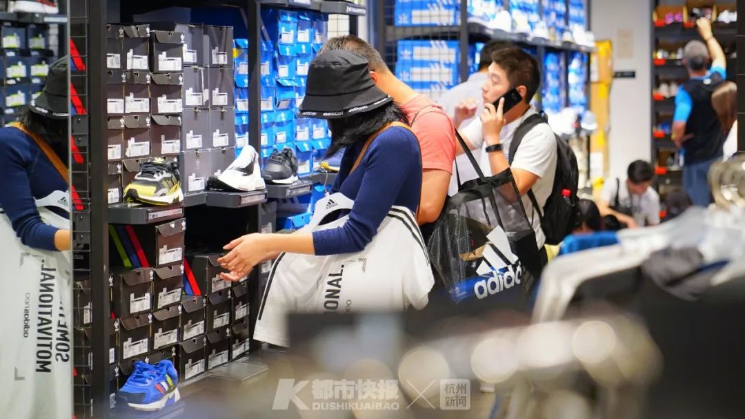 身上穿了假的耐克,如何鉴别真假耐克阿迪