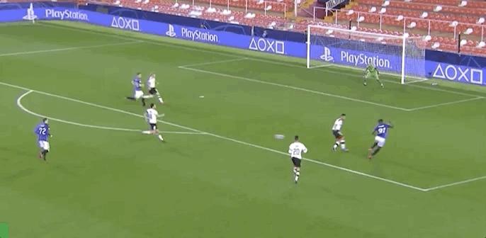 莱万追平c罗进球,莱万比巅峰c罗强