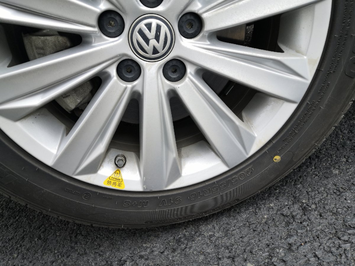 7万买开了5年的二手车值得吗,7万5的裸车开了一年半能卖多少钱