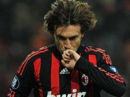 他入选“改变足坛史19人”，重新定义了后腰，是足坛最优雅的球员