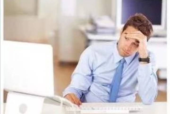 每天久坐不动用电脑，玩游戏腰酸背痛？教你几个简单动作迅速缓解