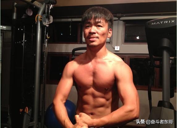 “撤侨令”和“限籍令”董卿骑虎难下草根影帝王宝强人设崩塌