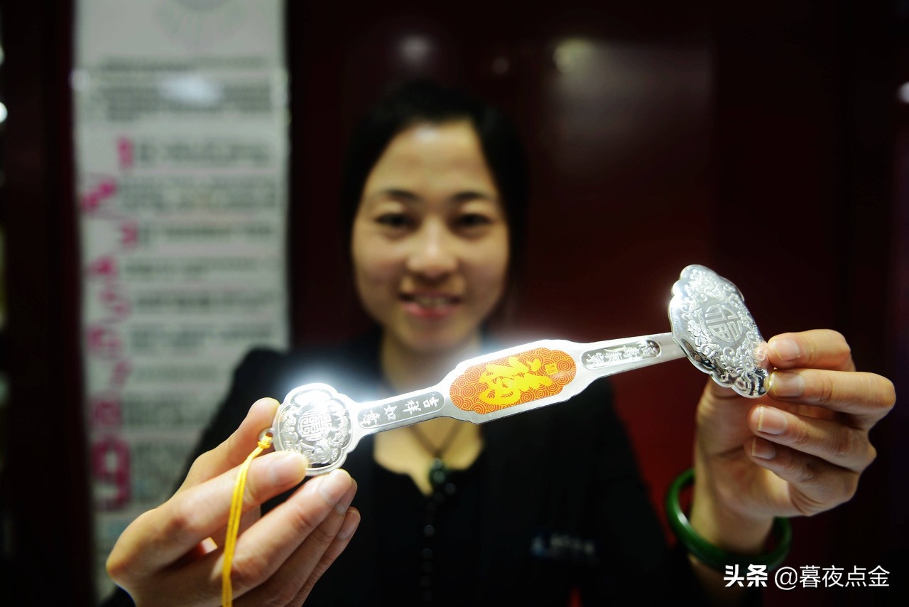 白银维持高位盘整,暮夜点金近况