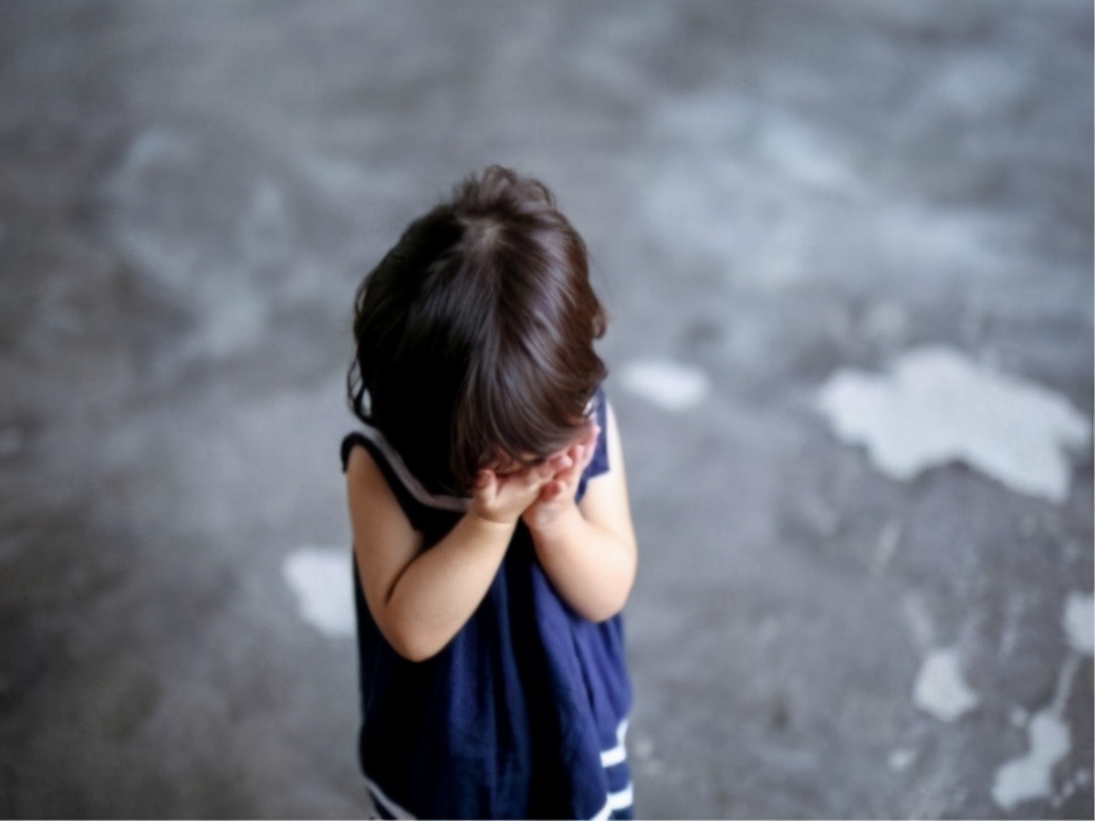 3岁女儿越来越臭，父母急忙送医检查，医生无奈：对孩子多上点心