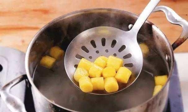 怎样做出来的芋圆才q弹松糯,芋圆怎么做才不粘牙