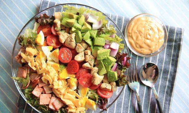 沙拉品种轻食沙拉能健康吗,学会低脂沙拉教你边吃边瘦